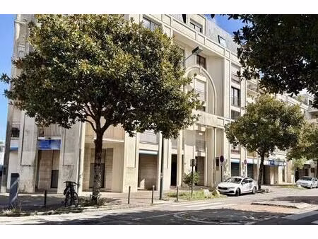 vente commerce 187 m² à 1 210 m²