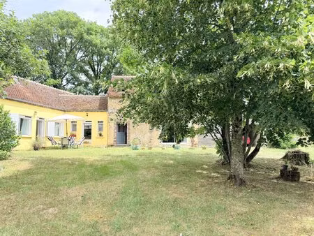 a 1h40 de paris a6 et 9 mn de toucy  vous trouverez cette charmante maison sur 1 4 ha de..