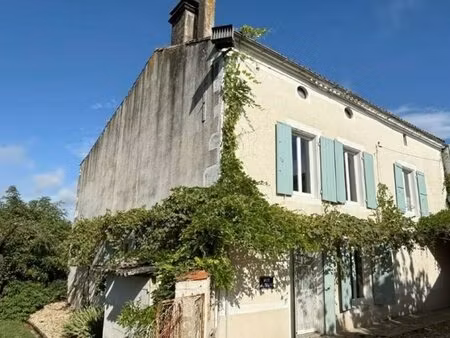 maison de village avec 2 chambres  jardin et dépendances