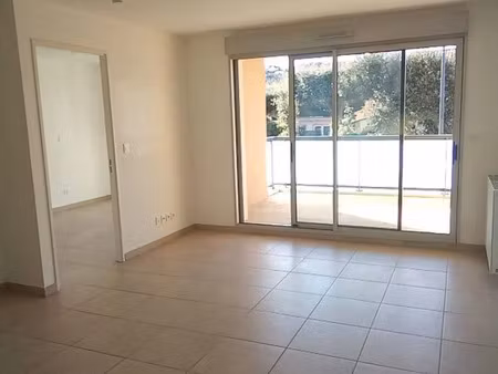 location appartement 2 pièces 42m2 six-fours-les-plages 83140 - 815 € - surface privée