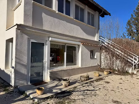 bel appartement t2 meublé au calme avec extérieur