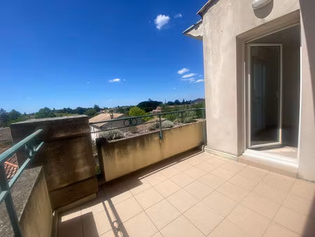 bel appartement t2 climatisé avec terrasse  garage et vue sur la sorgue