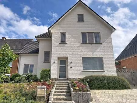 spacieuse maison 4 chambres jardin