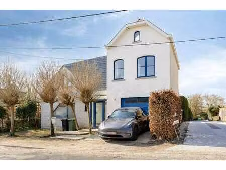 agréable villa sur un beau terrain