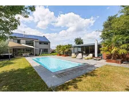 villa exclusive avec piscine  jacuzzi et sauna