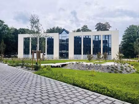 bâtiment de bureaux lumineux à vendre à embourg