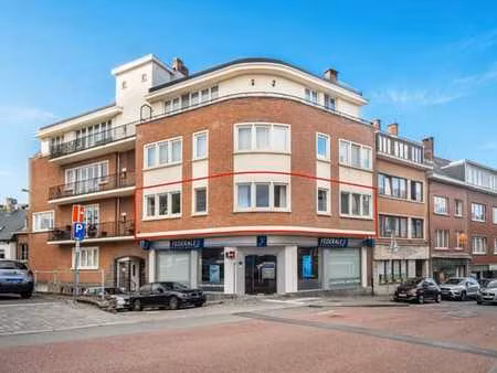 magnifique appartement 2 ch. en plein centre avec garage