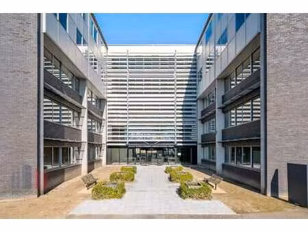 4198 m² de bureaux prêts à l'emploi à proximité du r4