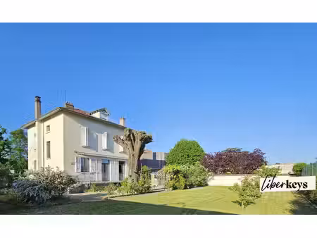 maison de caractère avec grand jardin au cœur de brignais