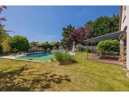 propriété familiale de 166 m² avec piscine  sans vis-à-vis