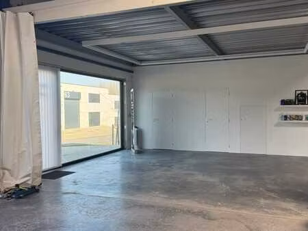 local commercial à louer à charleroi  epc c