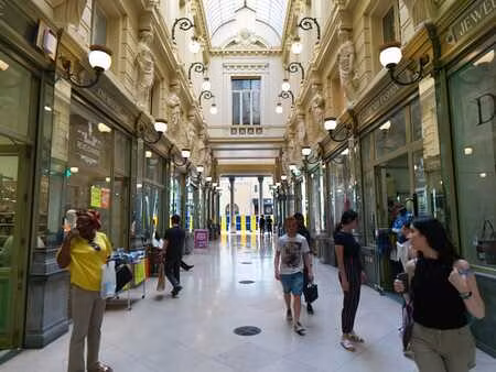 surface commerciale entre la rue neuve et le bld a. max