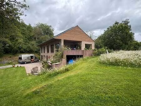 maison à vendre en viager occupé au cœur d’un vaste terrain.