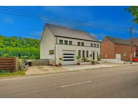 superbe maison avec appartement privatif au bord de l'eau