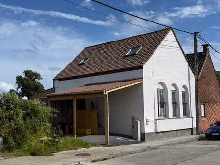 maison entièrement rénovée avec terrasse  jardin et carport
