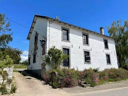 maison de caractère à rénover entièrement au cœur du magnif…