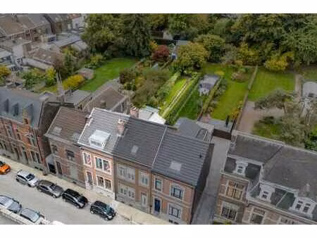 spacieuse maison avec 4 chambres et jardin
