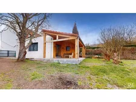 maison 4 façades rénovée avec agréable jardin à grâce-hollog