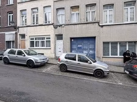 barrière saint-gilles – maison 3 chambres avec garage + cour