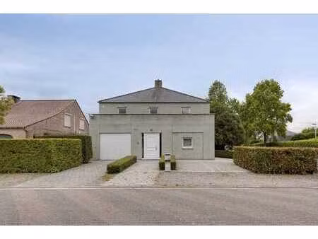 spacieuse maison de médecin avec cabinet à vendre à hoogstra