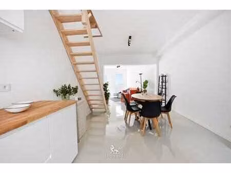 maison moderne récemment rénovée avec un emplacement central