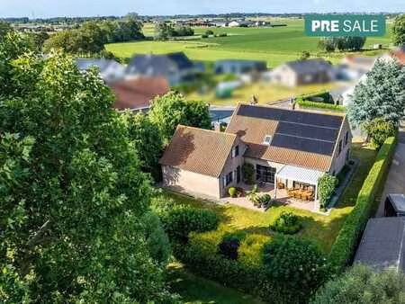 charmante maison de style ferme à vendre à merkem sur 885m²