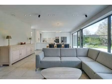 maison de plain-pied luxueuse avec 3 chambres