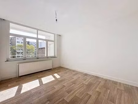 darwin : bel appartement au dernier étage + balcon