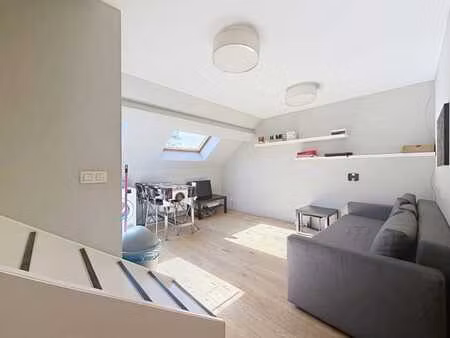 montjoie / bois de la cambre : beau duplex rénové et meublé