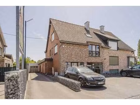 immeuble d'investissement commercial polyvalent à vendre