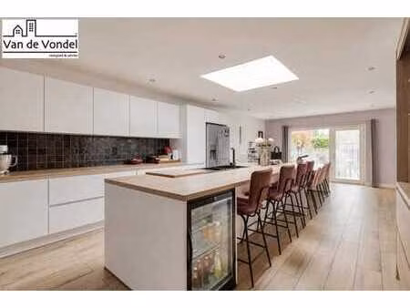 spacieuse maison (253 m²) avec 5 chambres située à welle !