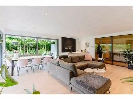 appartement en villa avec 2 chbrs et jardin à destelbergen