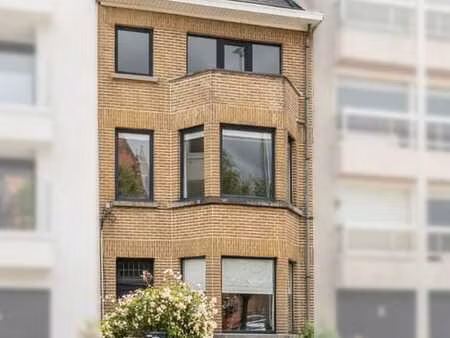 spacieuse maison de maître avec 5 chambres et jardin à alost