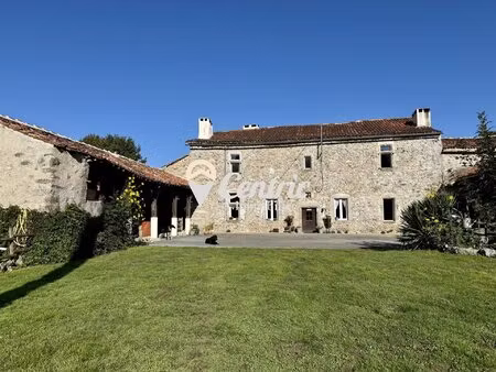ancienne ferme fortifiée
