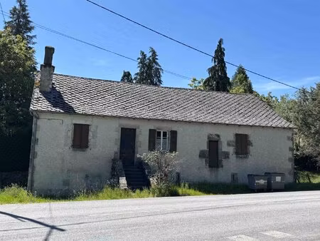 saint-privat en corrèze  habitations et parcelle de 3 hectares