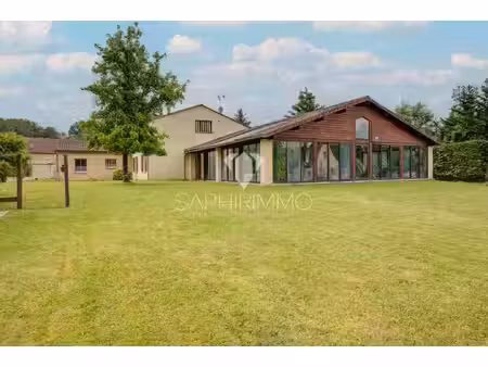 villa 300 m2 avec piscine intérieure chauffée sur propriété
