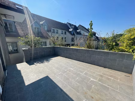 t3 avec grande terrasse proche centre ville