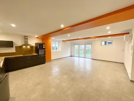 a 10 minutes de réalmont  appartement pmr t4  en pleine campagne.