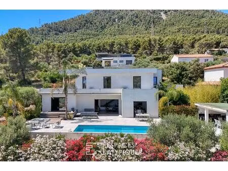 villa contemporaine avec piscine cadre nature