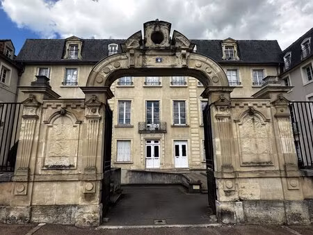 très bel appartement de 197 m2 en plein coeur de nevers