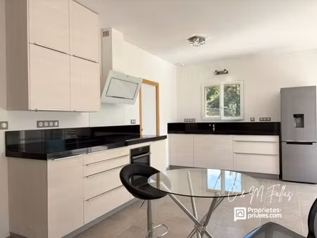 villa 120 m²   garage 126 m²  vue imprenable sur le ventoux et les monts environnants