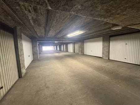 bordeaux chartrons - box de 19 5m² dans résidence sécurisée