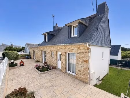 à deux pas de la côte sauvage – maison familiale avec sous-sol complet et jardin clos