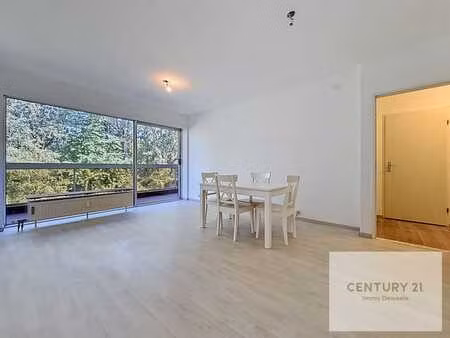 appartement une chambre rénové à proximité du shopping