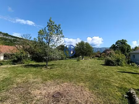 terrain viabilisé et plat de 1024 m2
