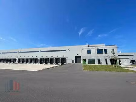 logistiek magazijn van 7.324 m² + 308 m² kantoorruimte