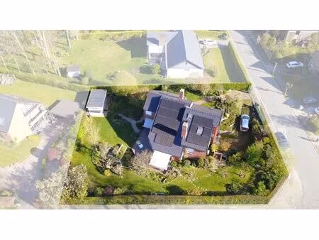 villa à vendre avec garage et terrasse   chastre (vbe35735)
