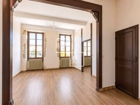 maison b.