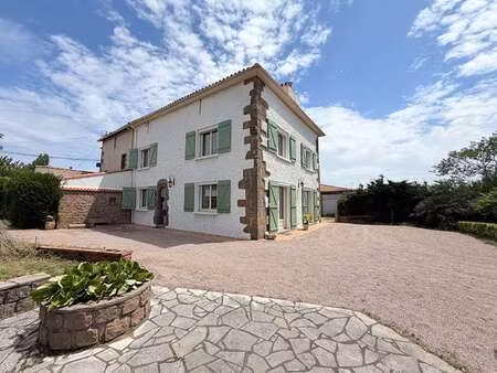vente maison à saint-andré-de-la-marche (49450) : à vendre / 129m² saint-andré-de-la-march