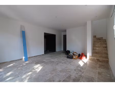 maison neuve 3 chambre jardinet.